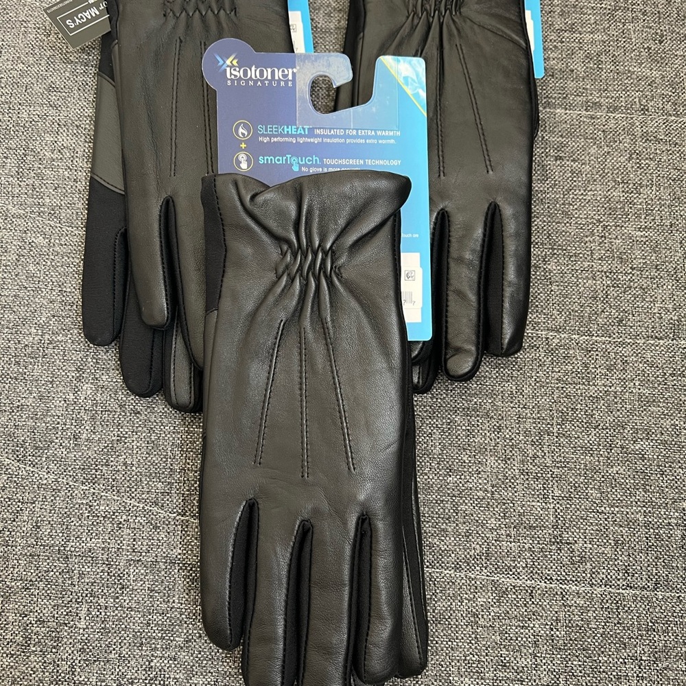 NWT Isotoner signature gloves